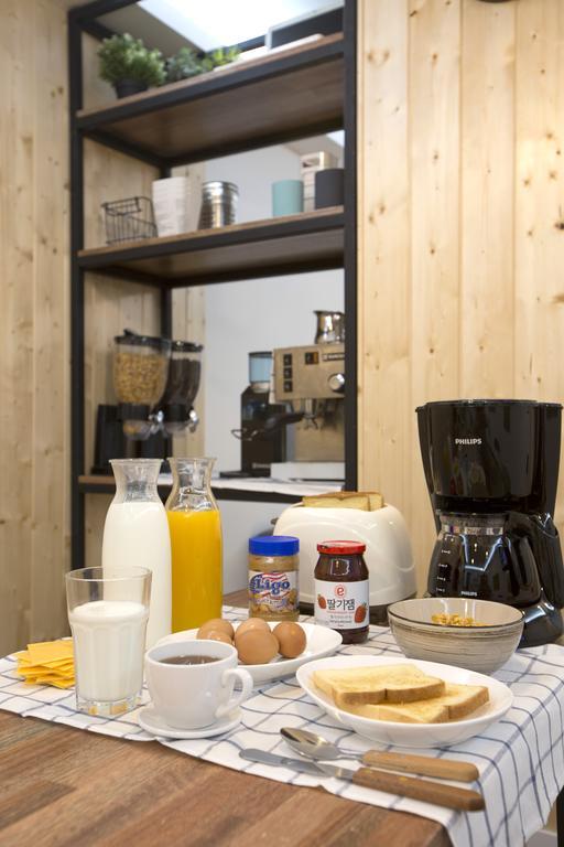 24 Sinchon Guest house Seoul